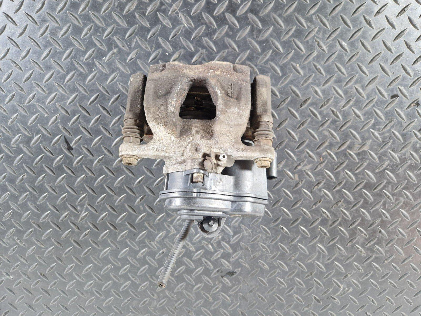 16-19 AUDI A4 B9 OEM REAR RIGHT O/S ELECTRIC BRAKE CALIPER 32355763