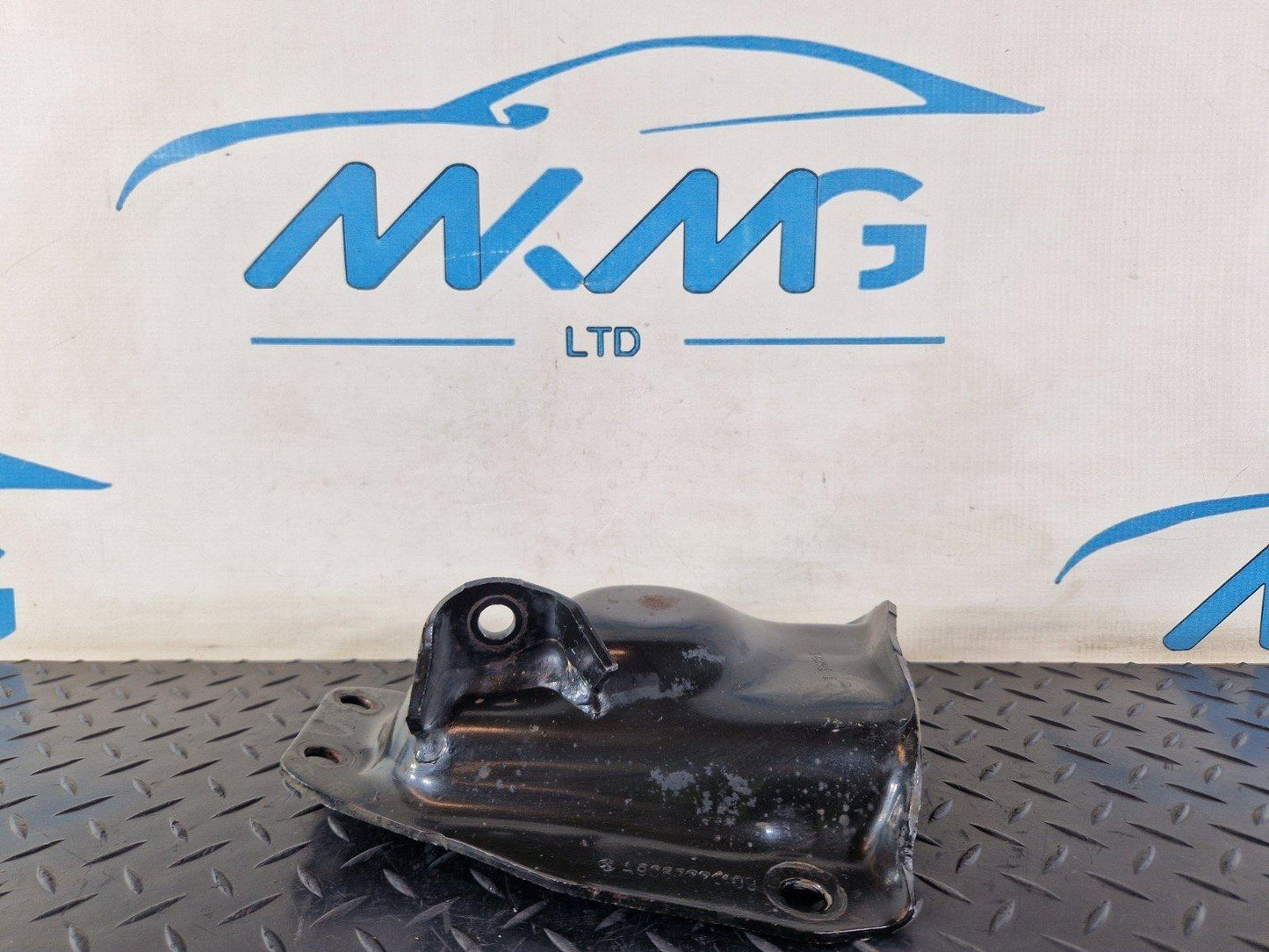 MERCEDES BENZ SPRINTER W906 GENUINE LEAF SPRING BRACKET A9063221109