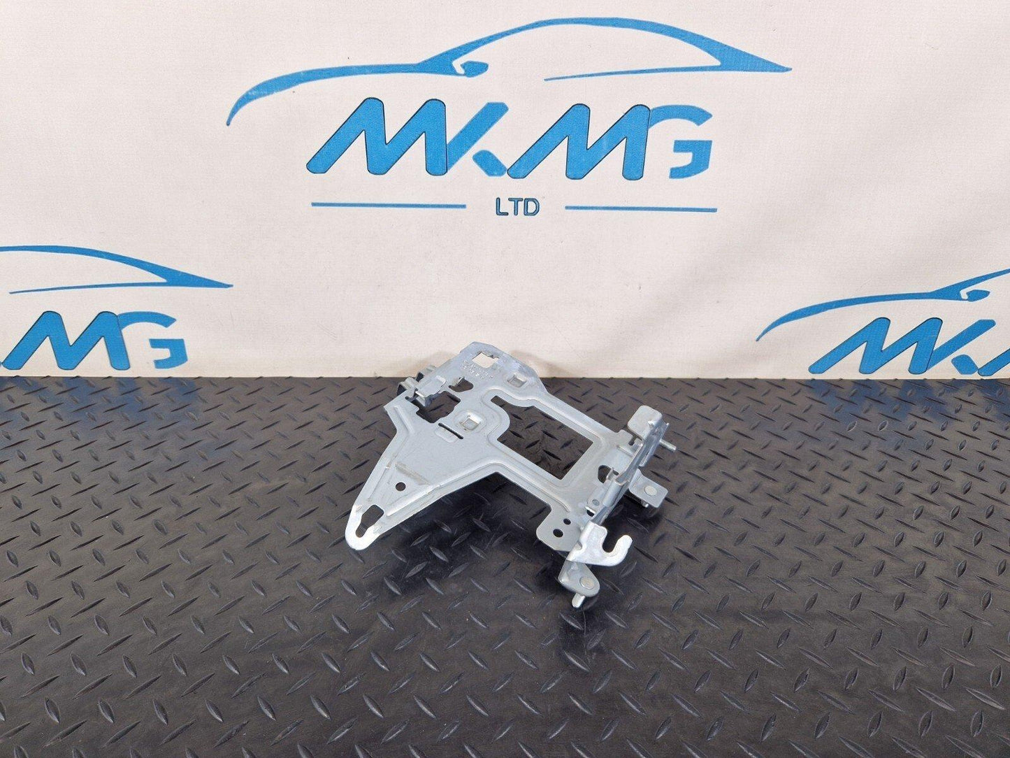 14-21 MERCEDES BENZ W205 FUSE BOX RELAY HOLDER BRACKET A2055451740