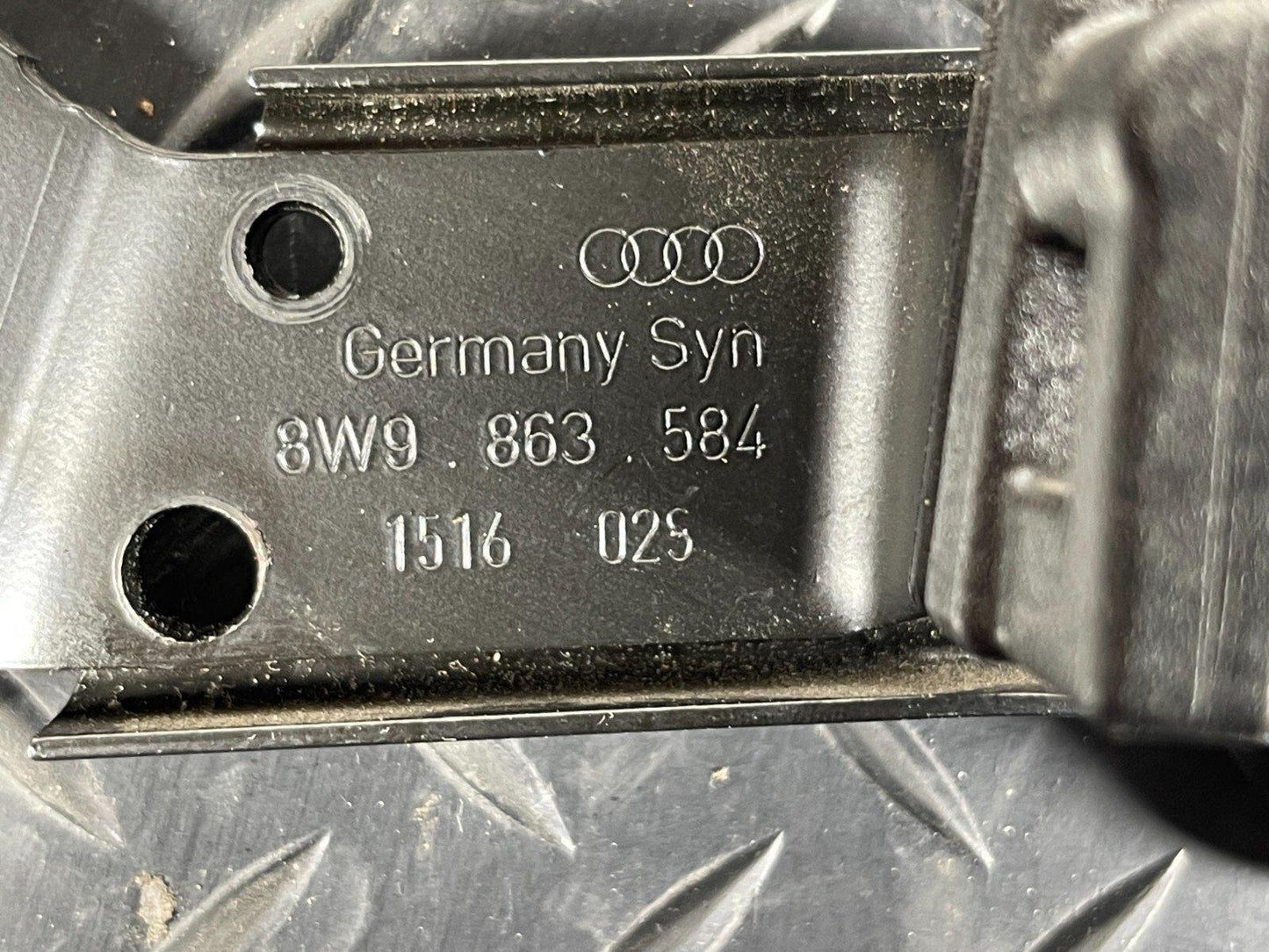 16-19 AUDI A4 B9 AVANT REAR RIGHT DRIVER O/S BOOT PANEL BRACKET 8W9863584