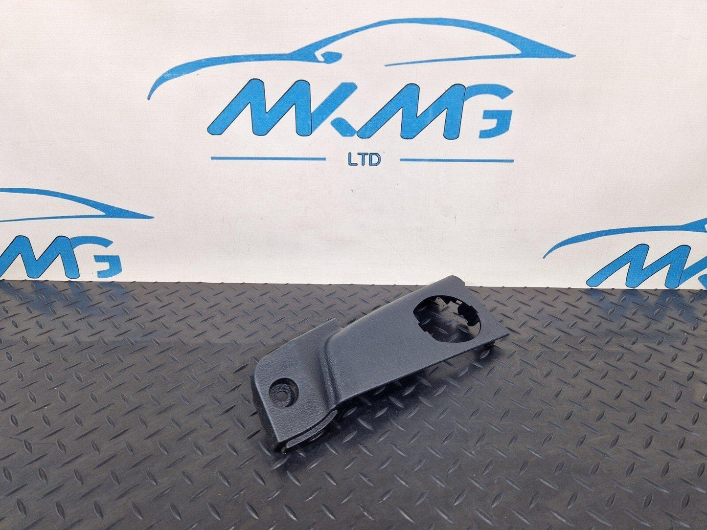 14-23 MERCEDES BENZ VITO W447 LOWER LEFT N/S B-PILLAR TRIM COVER  A4476920803