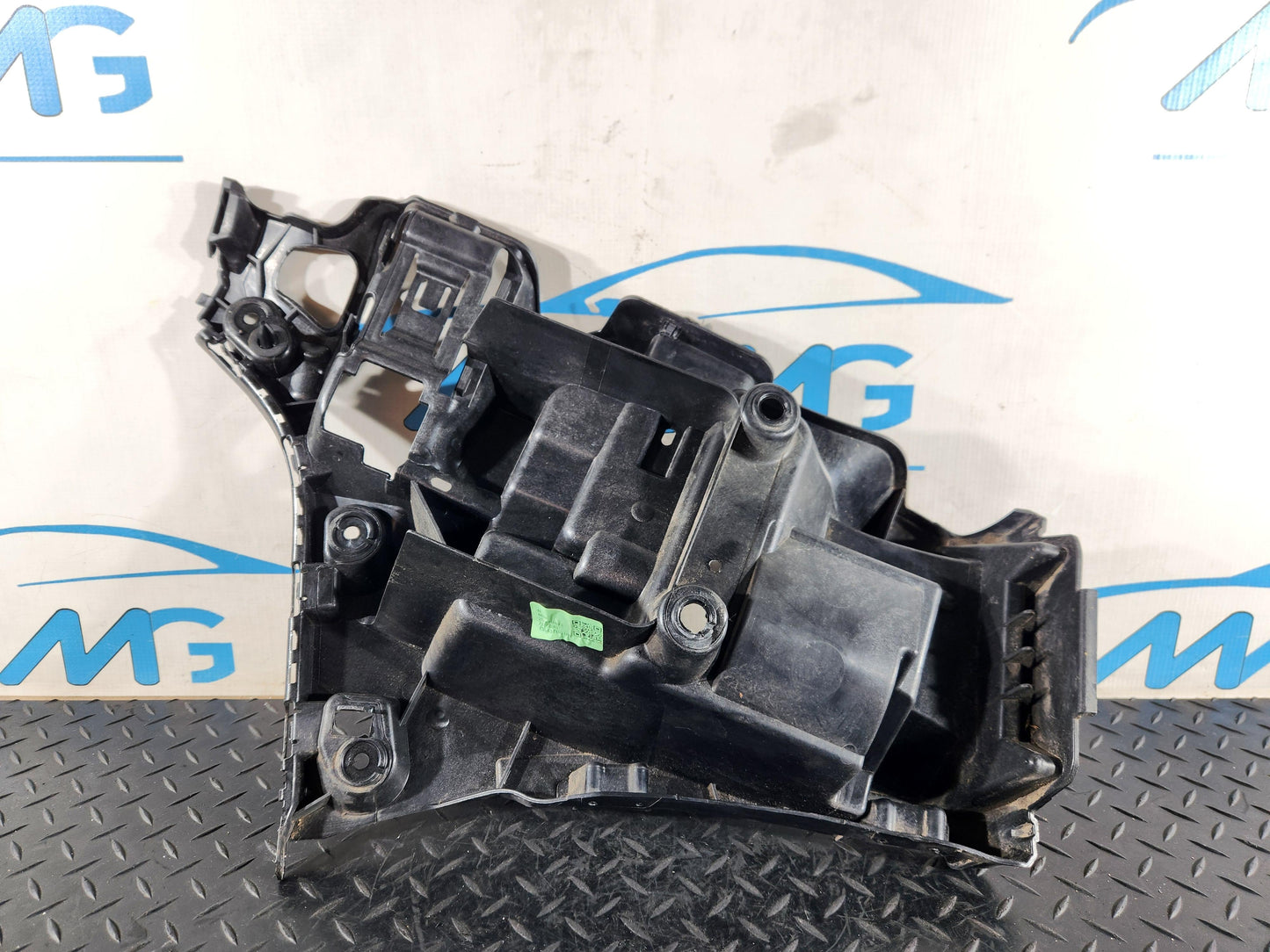 BMW 118i F40 Hatchback Right Driver Side Rear Bumper Bracket Genuine 8072576