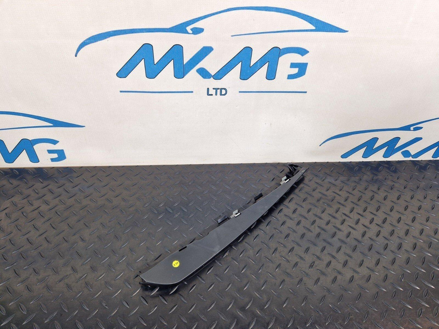 16-23 AUDI A5 F5 SPORTBACK FRONT DOOR SEAL BRACKET 8W8837152