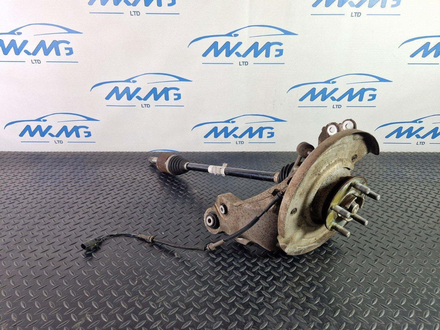 14-19 LAND ROVER L550 N/S/R REAR LEFT PASSENGER SIDE HUB ASSEMBLY FK725A969AD