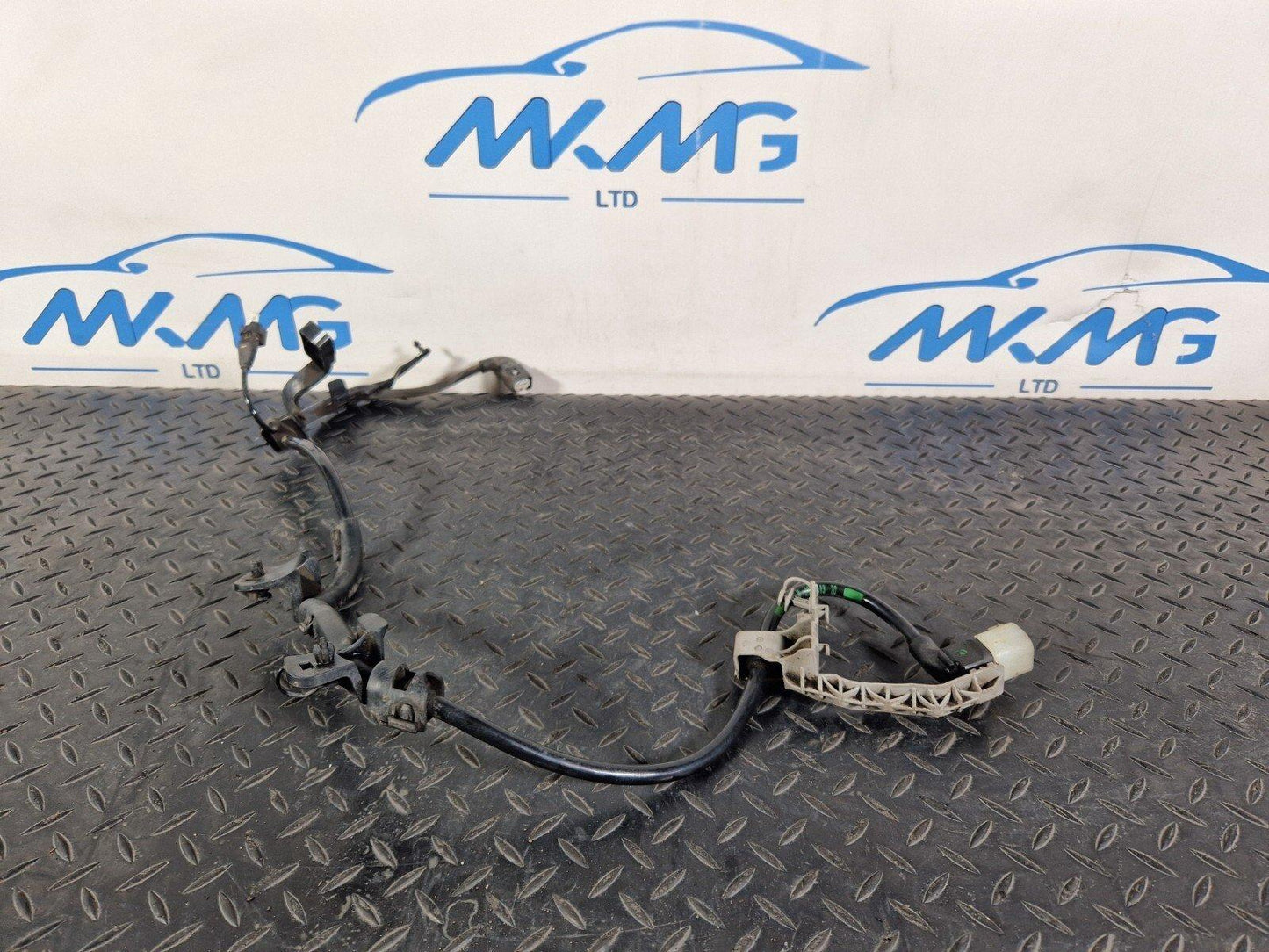 19-ON MERCEDES BENZ B CLASS W247 REAR LEFT WIRING HARNESS MOUNT A2475460900