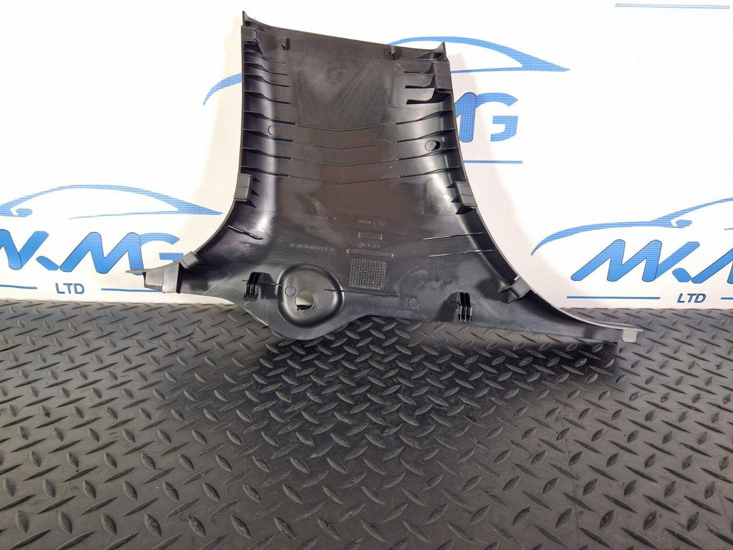 14-19 MERCEDES BENZ GLA X156 GENUINE DRIVER SIDE LOWER B-PILLAR TRIM A1766920200