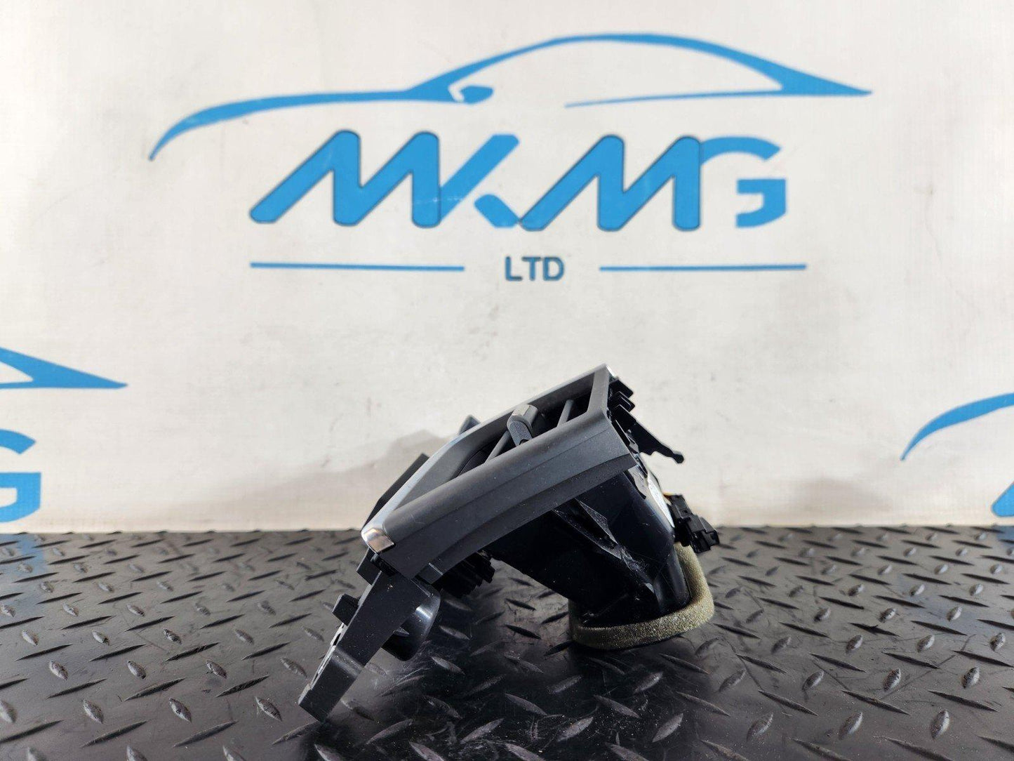 16-20 AUDI Q7 4M GENUINE FRONT RIGHT O/S DASHBOARD AIR VENT 4M2820902