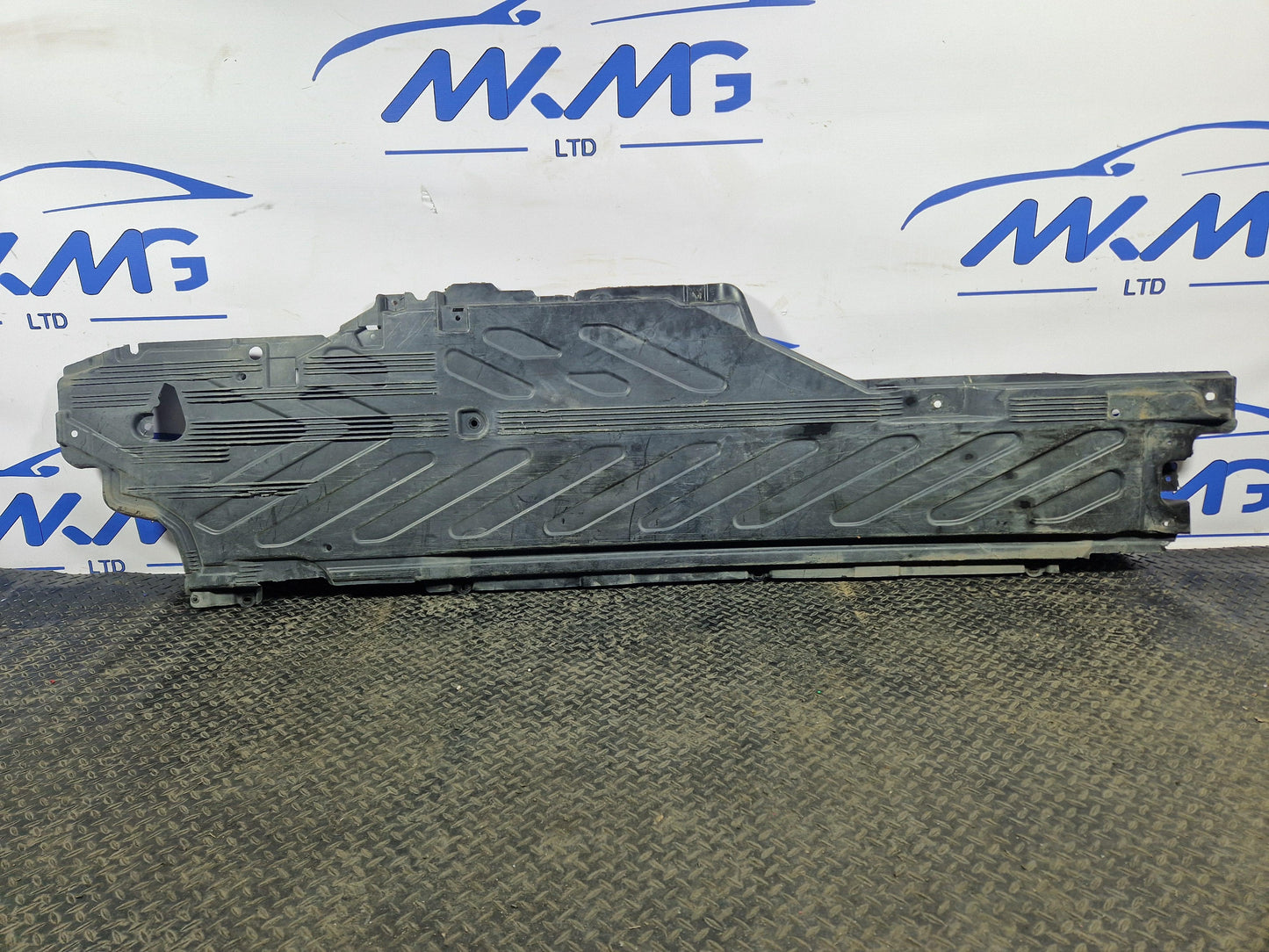 MERCEDES C CLASS W205 LEFT SIDE UNDERBODY COVER UNDERTRAY SHIELD A2056841900