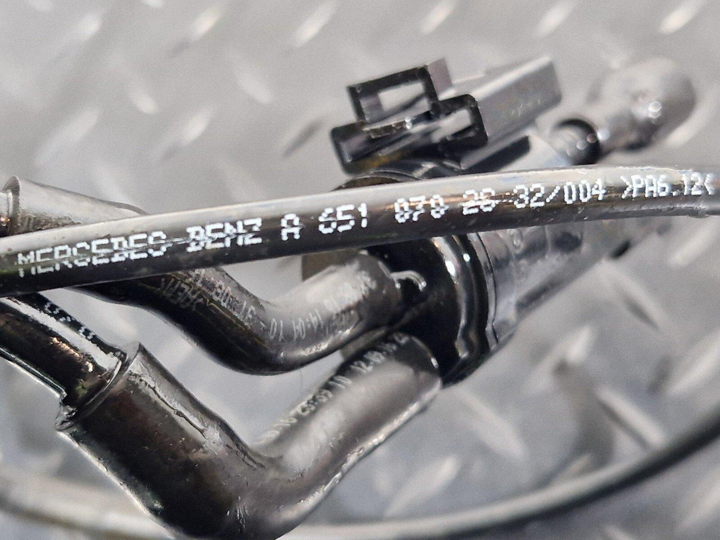 12-18 MERCEDES BENZ W176 LCI AMG LINE VACUUM HOSE PIPE LINE A6510702932