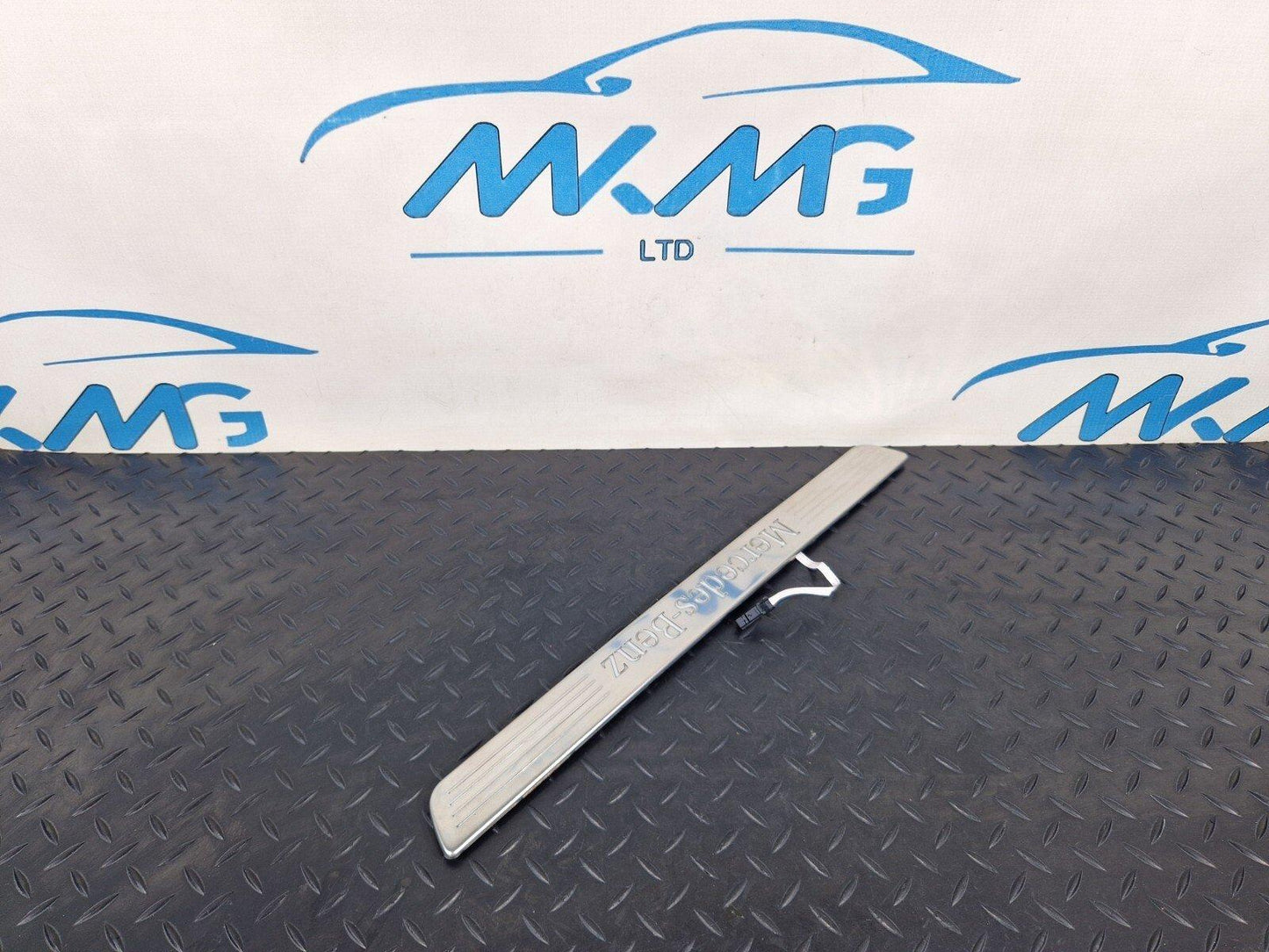 14-20 MERCEDES BENZ GLA X156 OEM FRONT LEFT N/S ILLUMINATED DOOR SILL PANEL TRIM