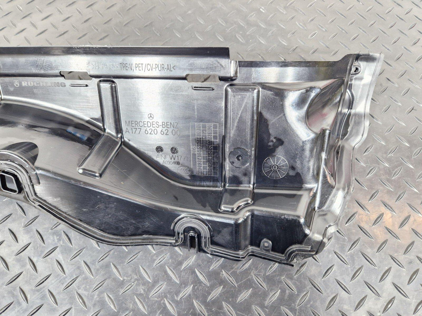 19-ON MERCEDES BENZ A CLASS W177 ENGINE BAY PARTITION HEAT SHIELD RIGHT SIDE