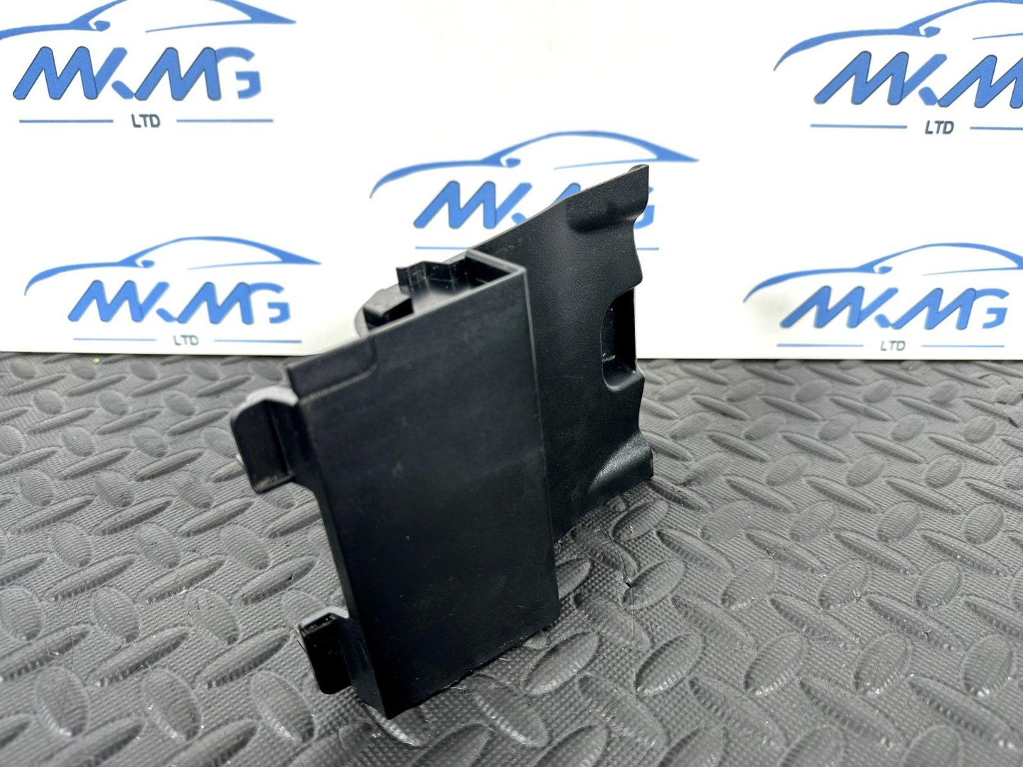12-18 MERCEDES A-CLASS W176 GENUINE CENTRE CONSOLE TRIM COVER A2468230000
