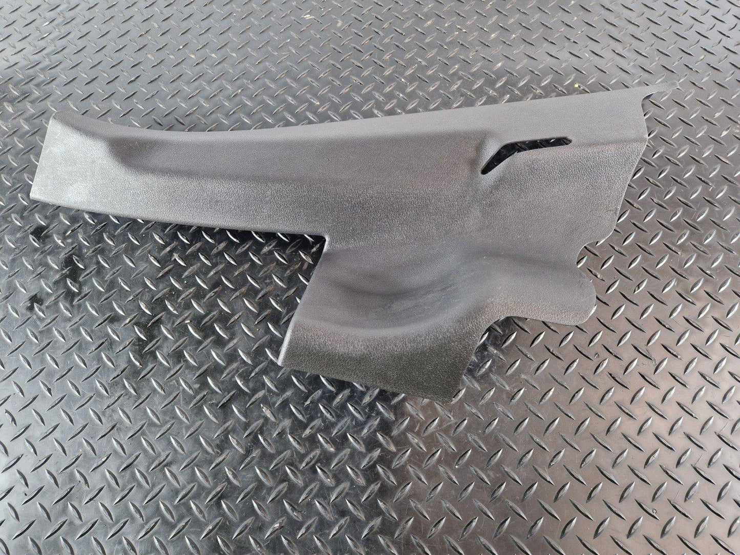 10-15 AUDI Q7 4L  GENUINE  PASSENGER SIDE REAR LOWER C PILLAR TRIM 4L0867767