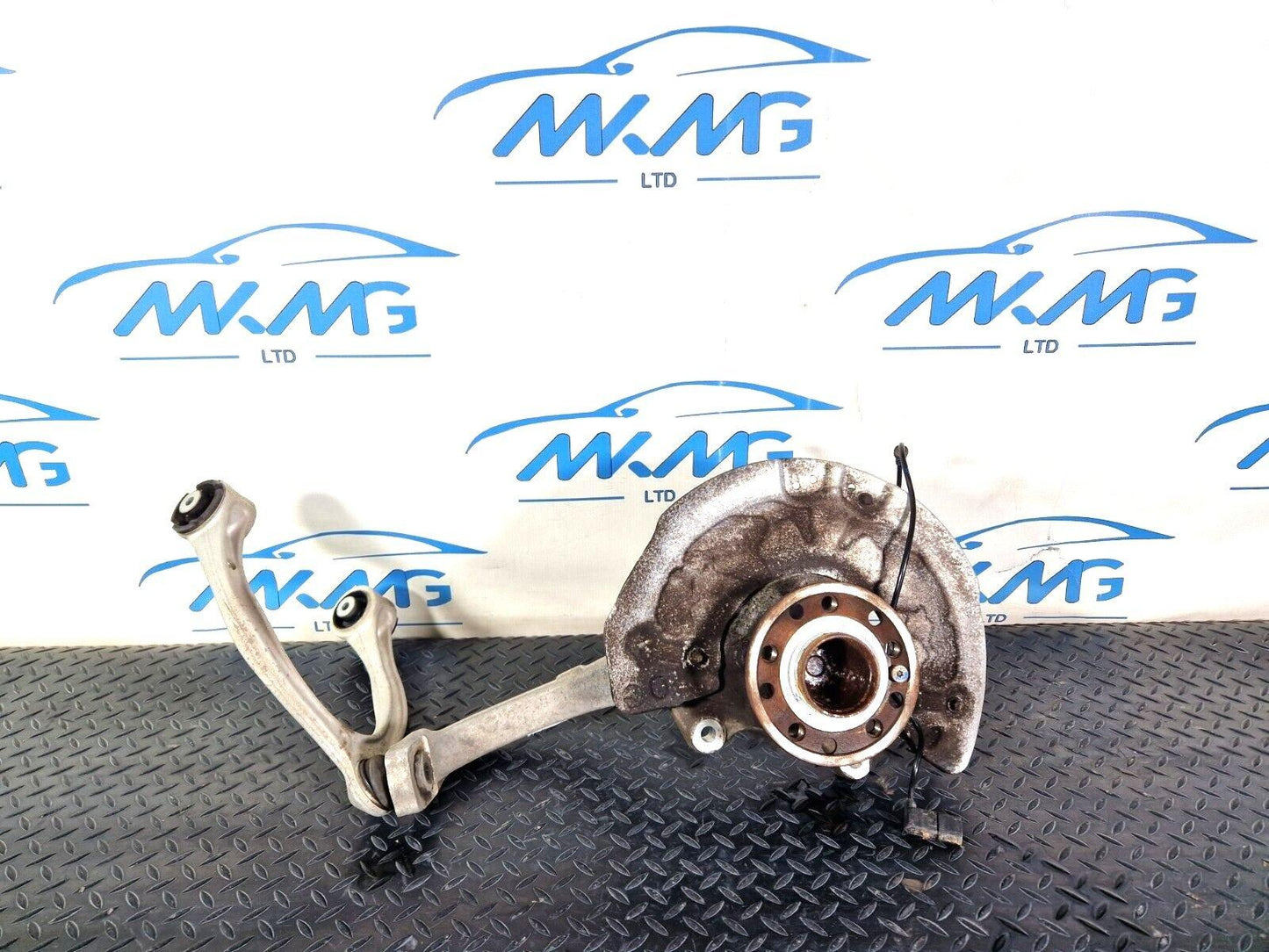 14-21 MERCEDES BENZ C200 W205 FRONT HUB RIGHT DRIVER SIDE A2052200