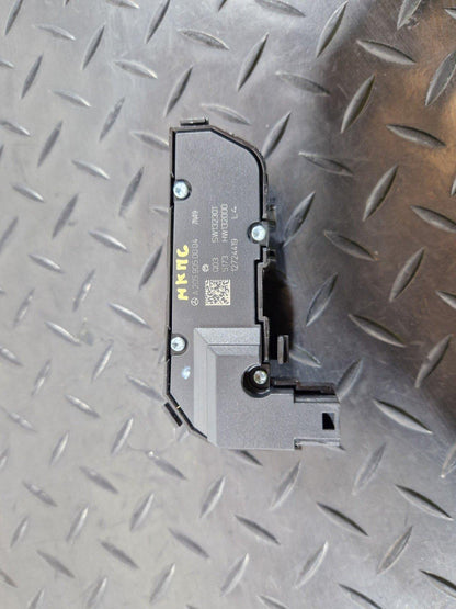 GENUINE MERCEDES BENZ OEM SEAT HEATING SWITCH A20590500004