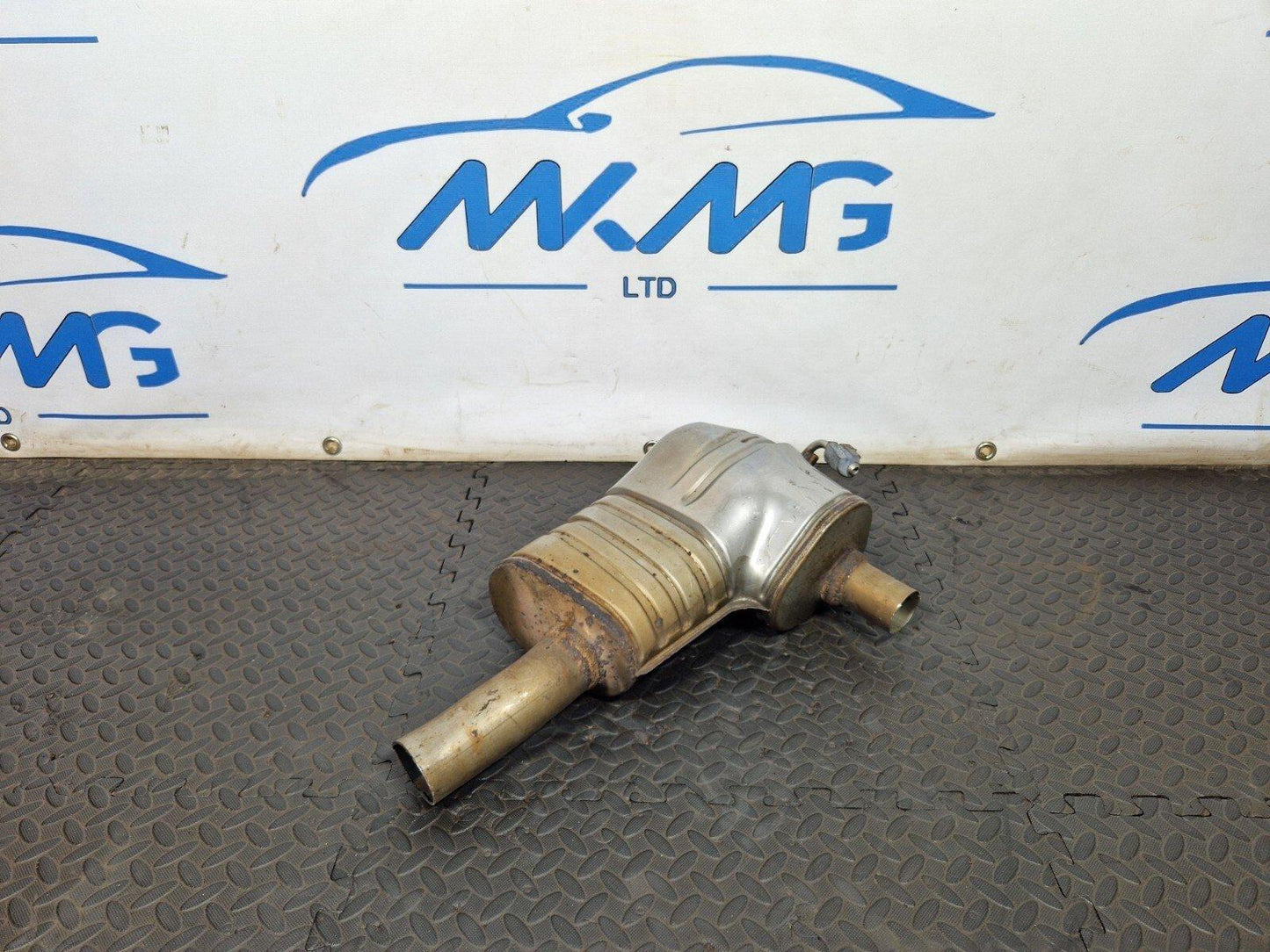 16-19 AUDI A4 B9 GENUINE EXHAUST BACKBOX SILENCER 8W0253411D