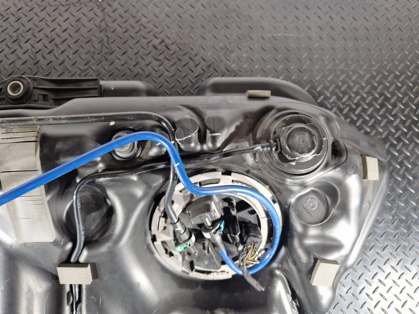 14-21 MERCEDES BENZ C300 W205 HYBRID DIESEL FUEL TANK WITH PUMP A2054701201