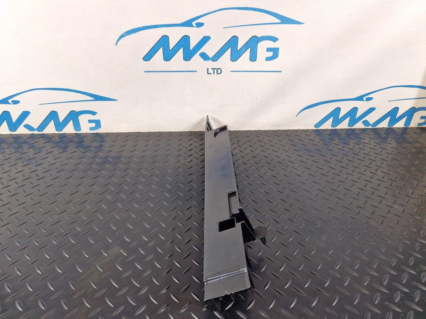 14-21 MERCEDES BENZ C300h W205 BOOT TRUNK LEFT COVER BRACKET TRIM A2056840126