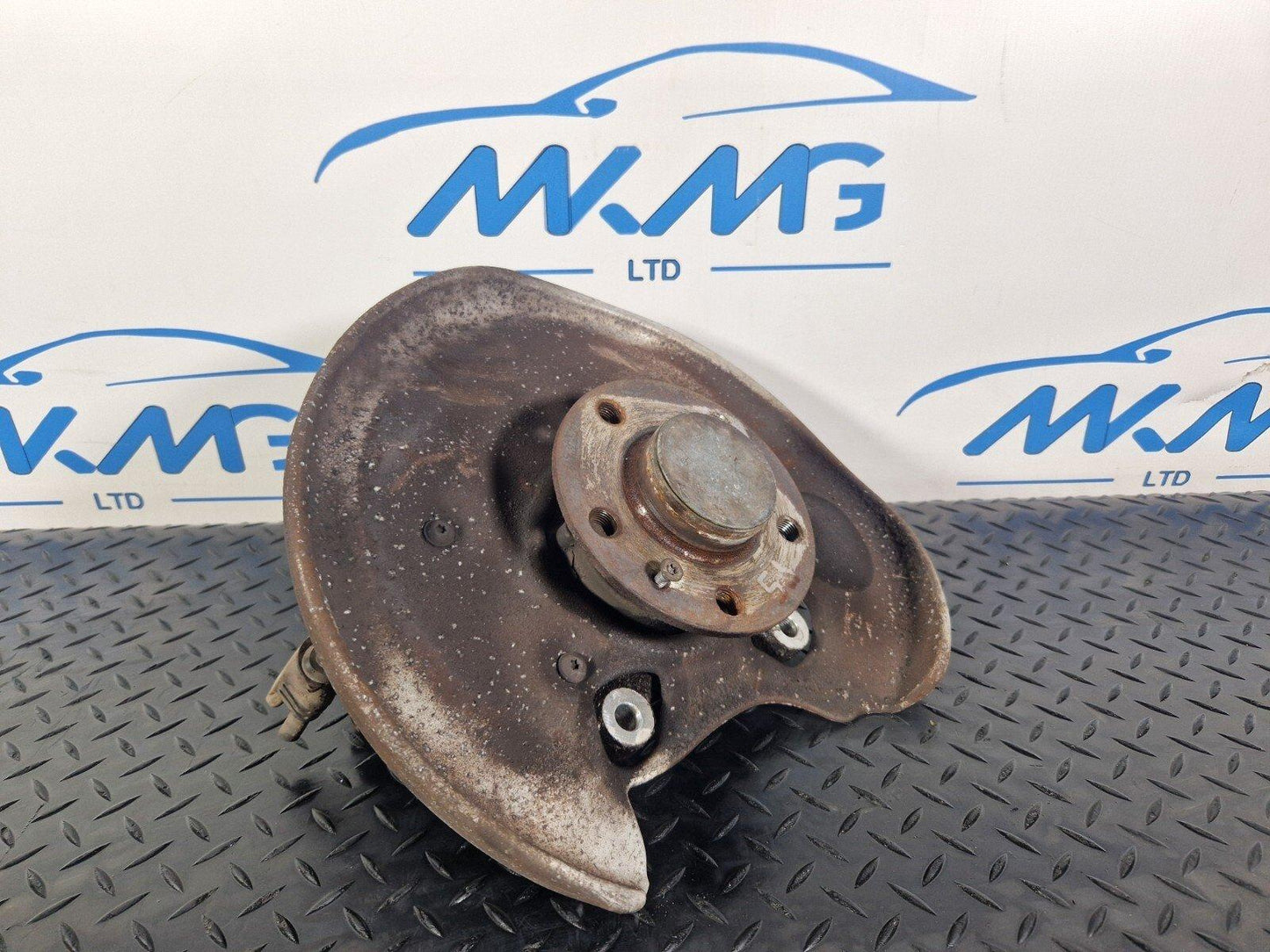 16-19 AUDI A4 B9 N/S/R REAR LEFT SIDE WHEEL HUB & BEARING 8W0505435T 8W0615611