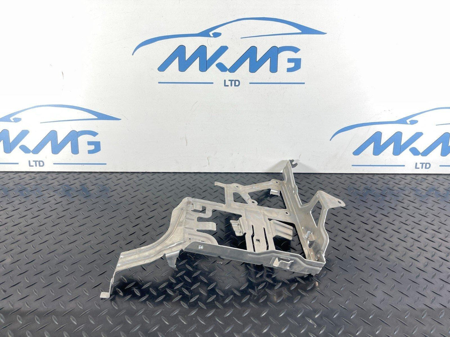 14-21 MERCEDES BENZ C350E W205 TRUNK MOUNT HOLDER BRACKET SUPPORT A2055452300