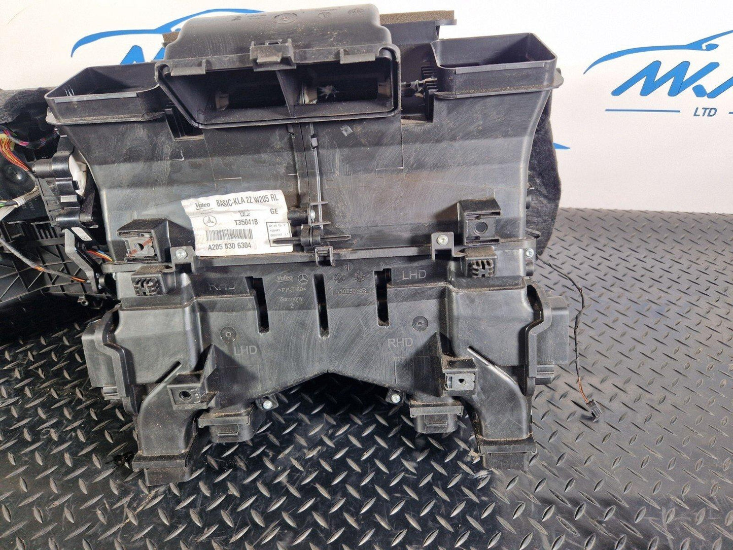 14-21 MERCEDES BENZ C300h W205 GENUINE HEATER MATRIX/RADIATOR/CORE A2058306304