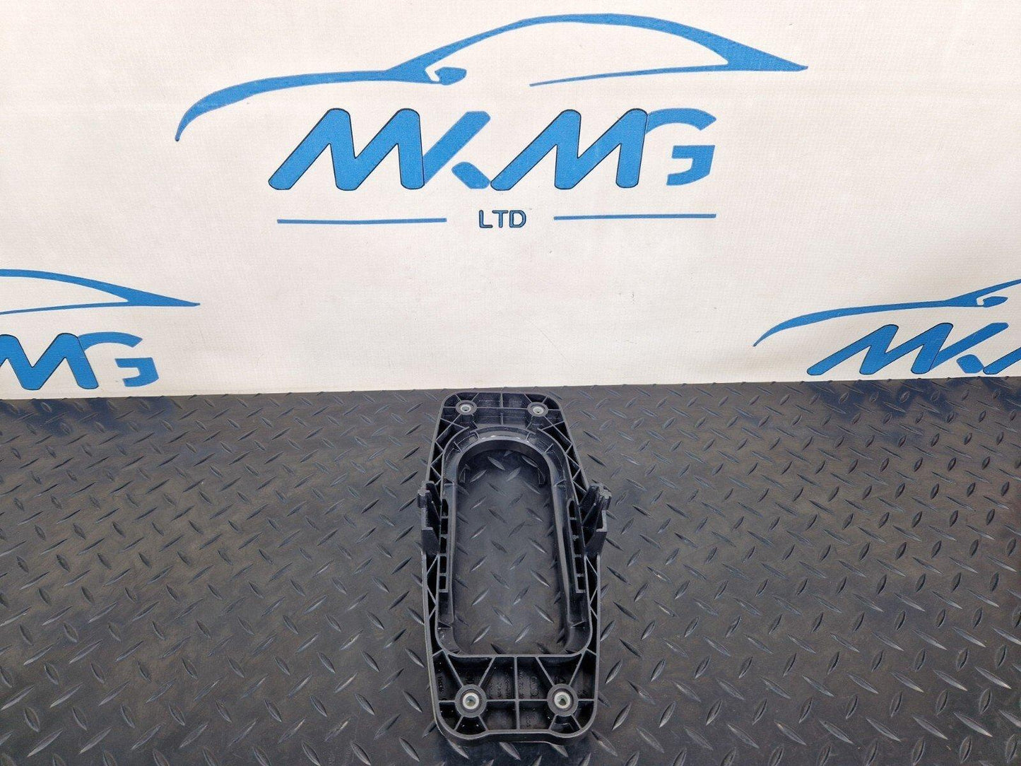 16-19 AUDI A4 B9 GENUINE GEAR SELECTOR MOUNTING BRACKET 8W07110290