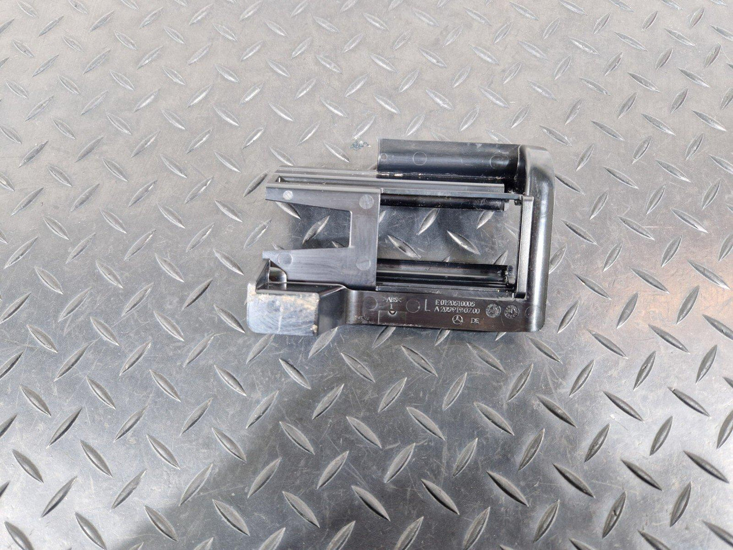 14-21 MERCEDES BENZ C220D W205 OEM FRONT SEAT GUIDE RAIL END COVER A2059190700