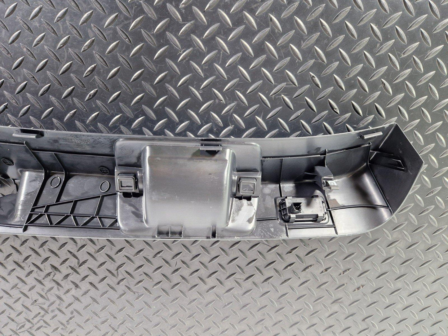 14-19 MERCEDES BENZ GLA X156 OEM TAILGATE TRUNK LOCK SURROUND COVER A1567400272