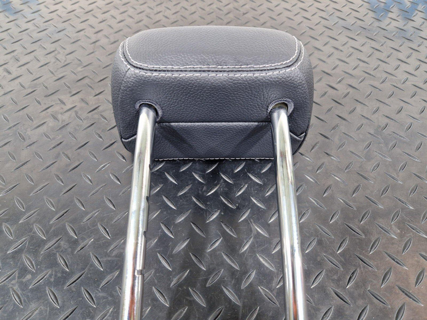 14-21 MERCEDES BENZ C200 W205  GENUINE REAR NS/OS SEAT BLACK LEATHER HEADREST