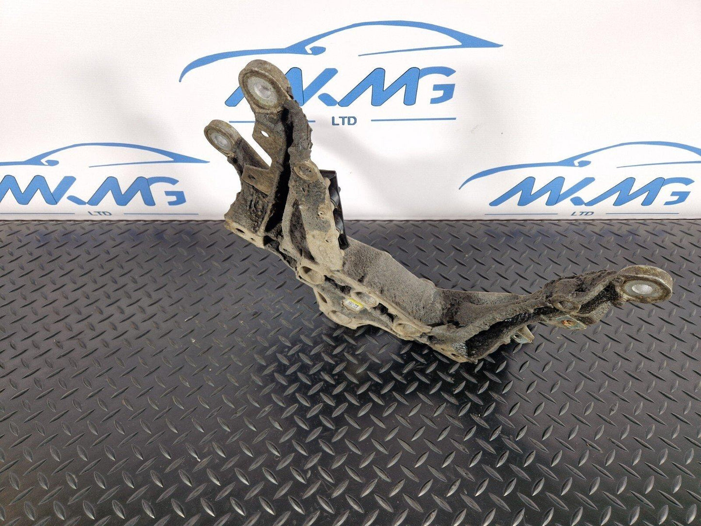 16-19 AUDI A4 B9 GENUINE MANUAL GEARBOX TRANSMISSION BRACKET 8W0399262AD