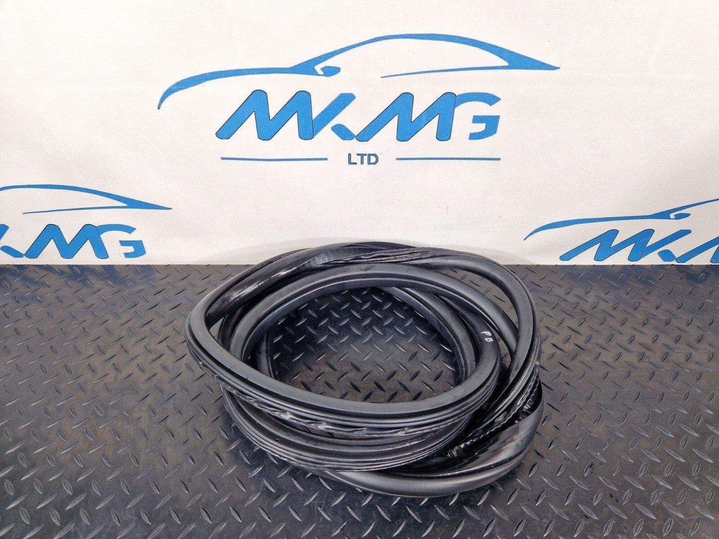 BMW 2 SERIES GRAN TOURER F45 F46 REAR DOOR RUBBER SEAL FITS LEFT & RIGHT 7316818