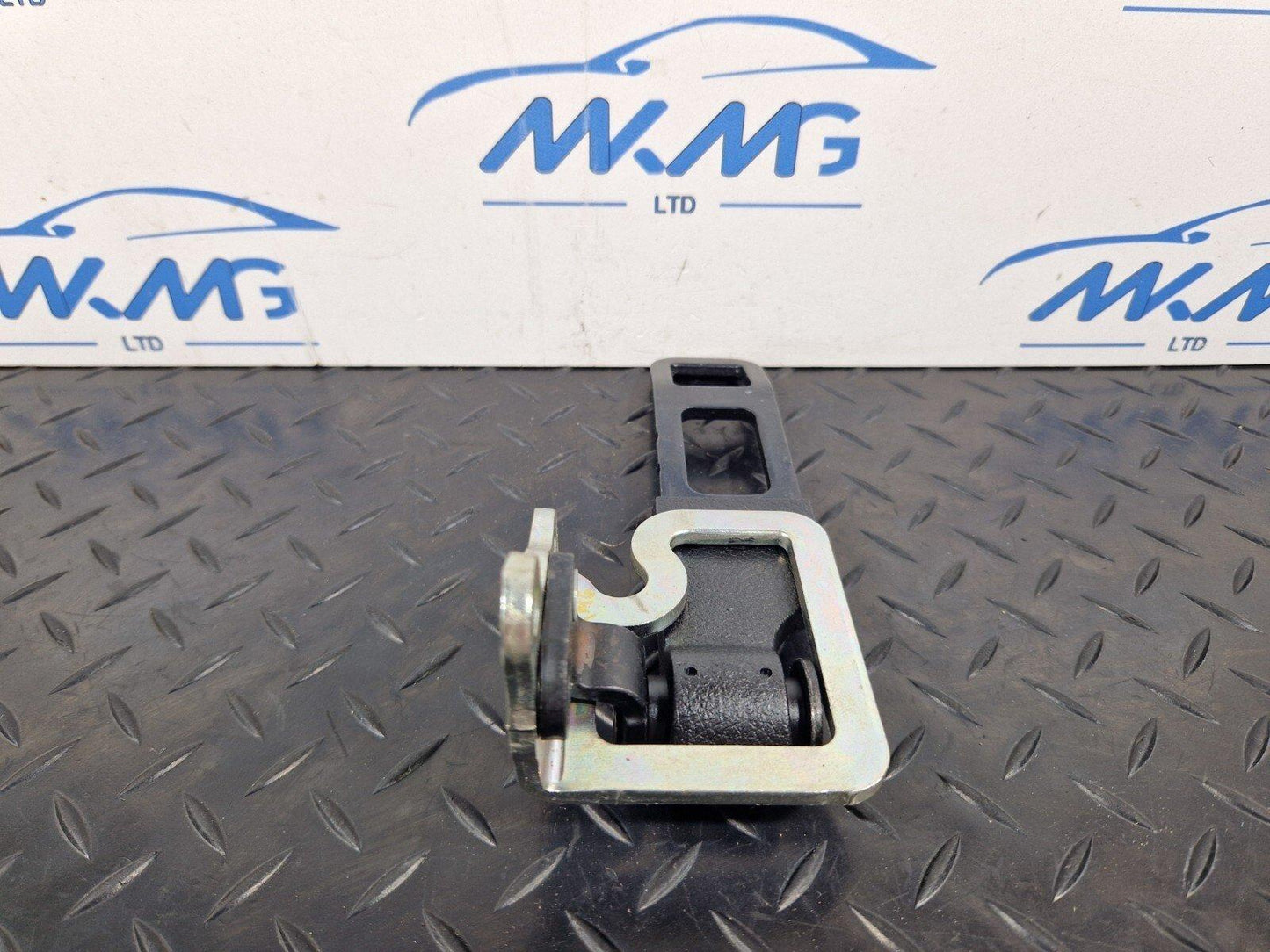 14-20 MERCEDES GLA 200 X156 OEM REAR BACKREST RETAINING LEFT BRACKET A1569208100