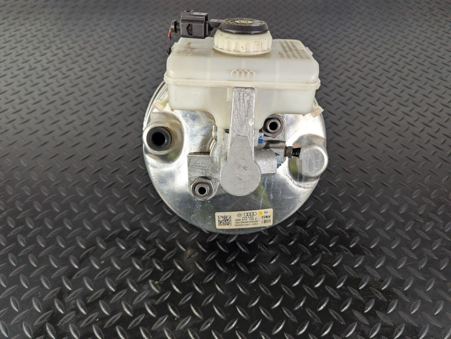 10-17 AUDI A8 4H GENUINE BRAKE SERVO MASTER CYLINDER 4H0612103C