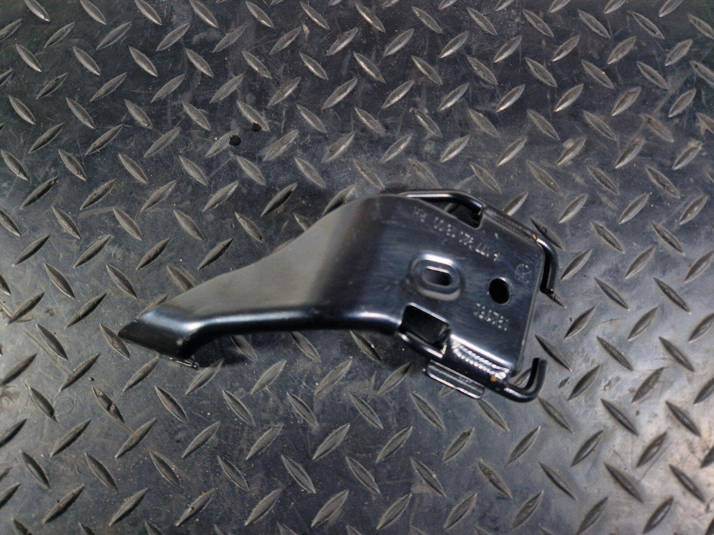 18-ON MERCEDES BENZ A CLASS W177 REAR RIGH SEAT HOLDER MOUNT BRACKET A1779201800