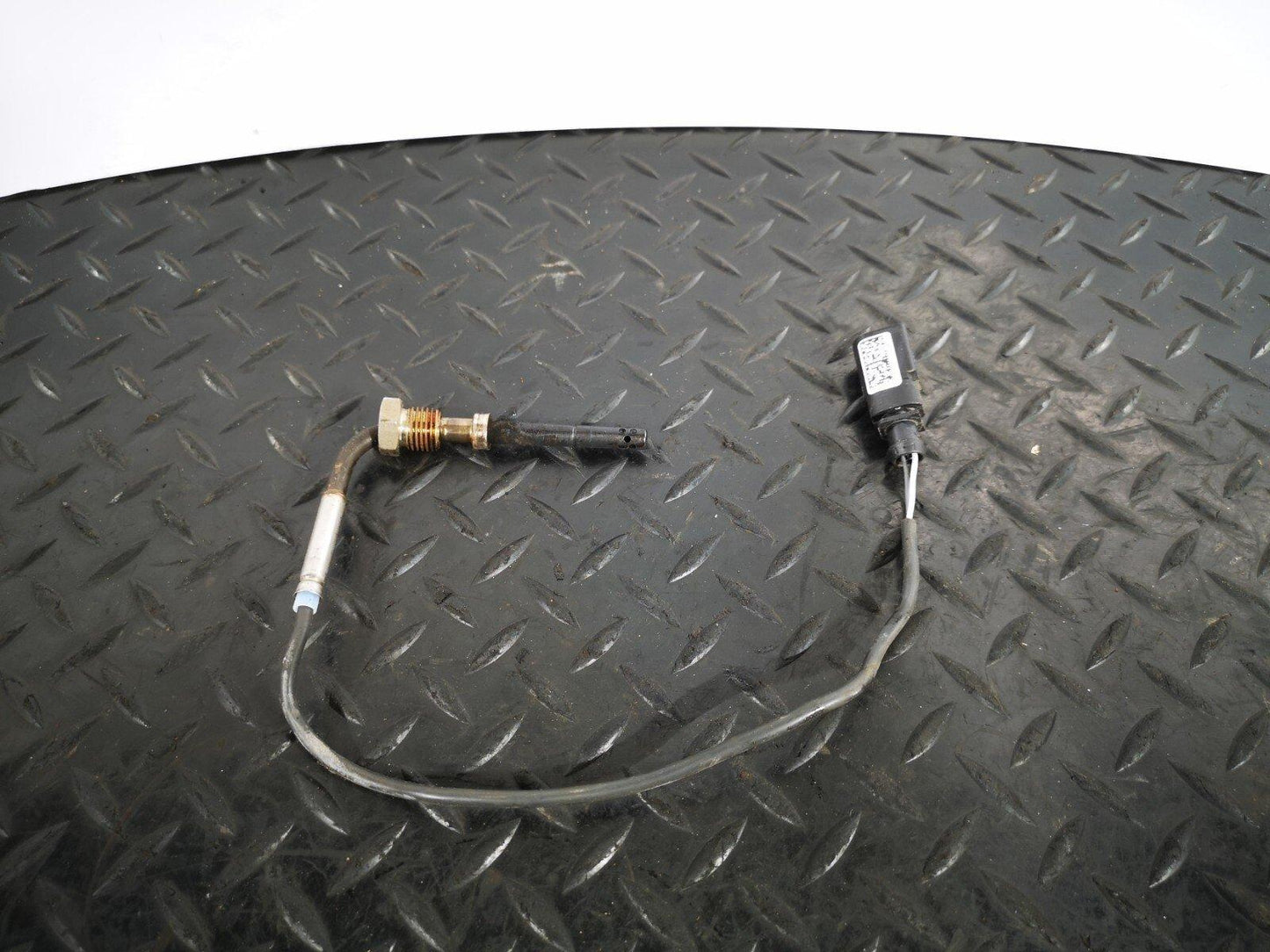 16-19 AUDI A4 B9 GENUINE V6 3.0TDI CSW EXHAUST TEMPERATURE SENSOR 4M0906088AD