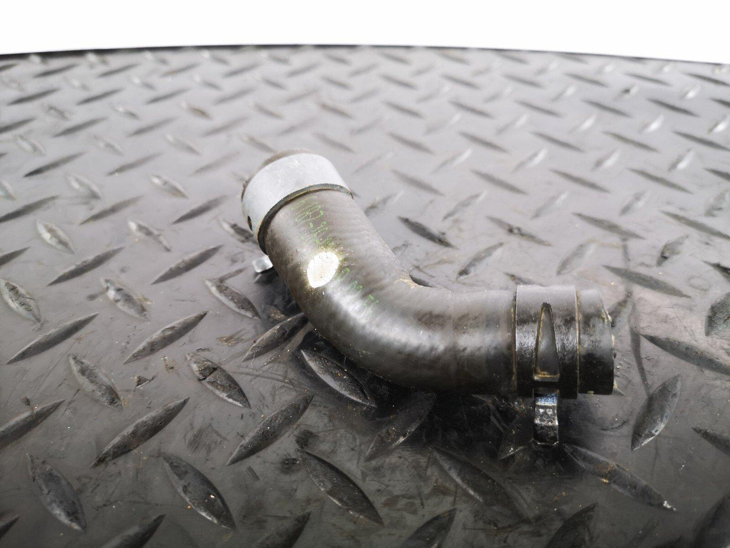 16-19 AUDI A4 B9 S-LINE GENUINE V6 3.0TDI CSW COOLANT PIPE HOSE 8W0819376E