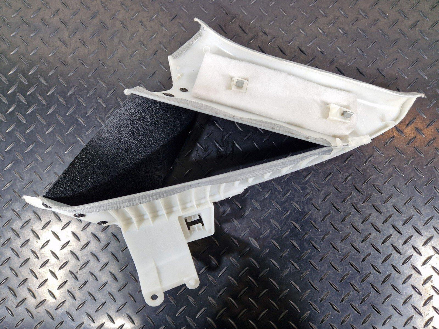 16-19 AUDI A4 B9 REAR LEFT PASSENGER SIDE C-PILLAR 8W5867287
