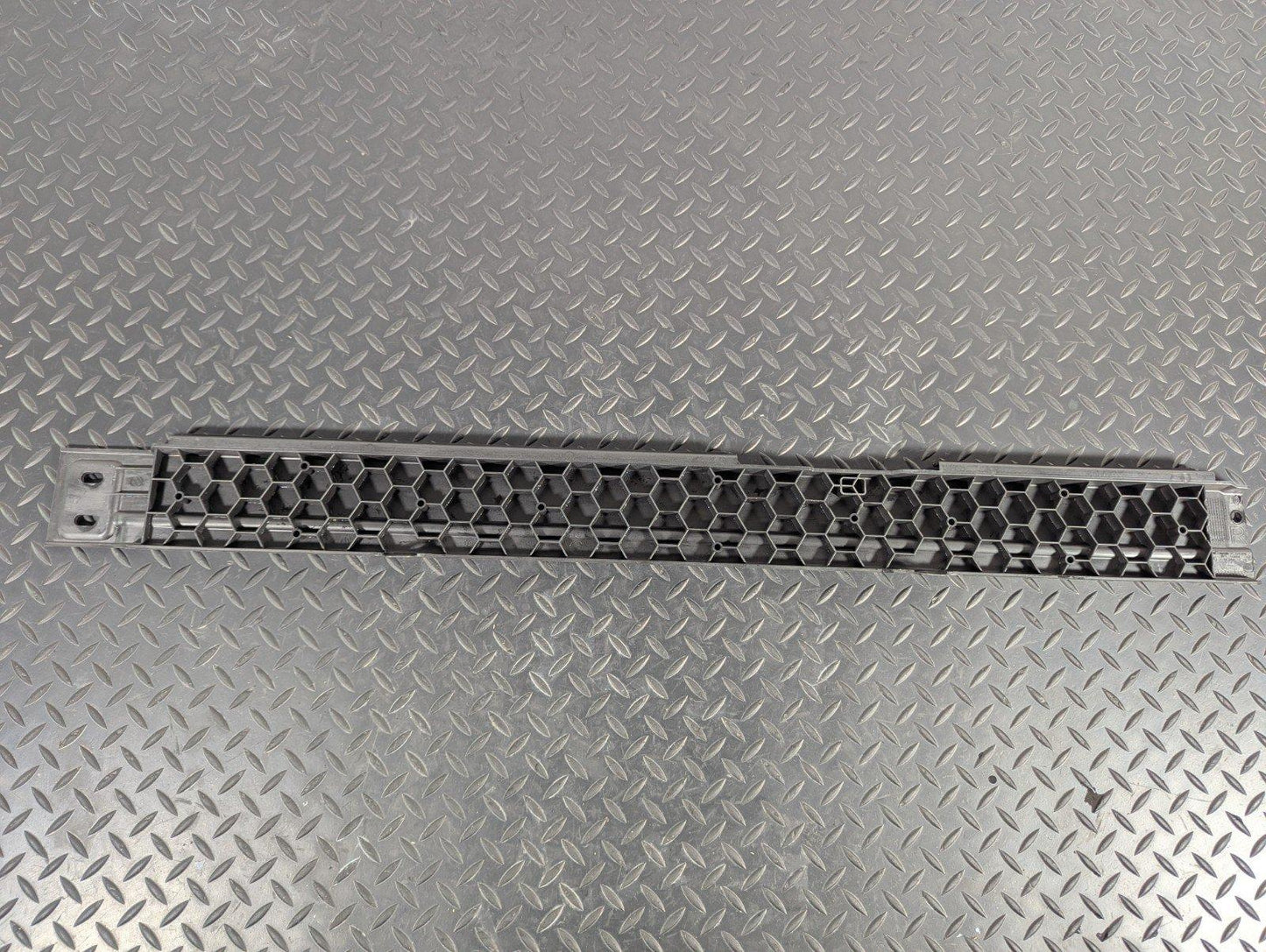 11-19 MERCEDES BENZ ML W166 RIGHT SIDE BOOT FLOOR TRIM COVER RAIL A1666841231