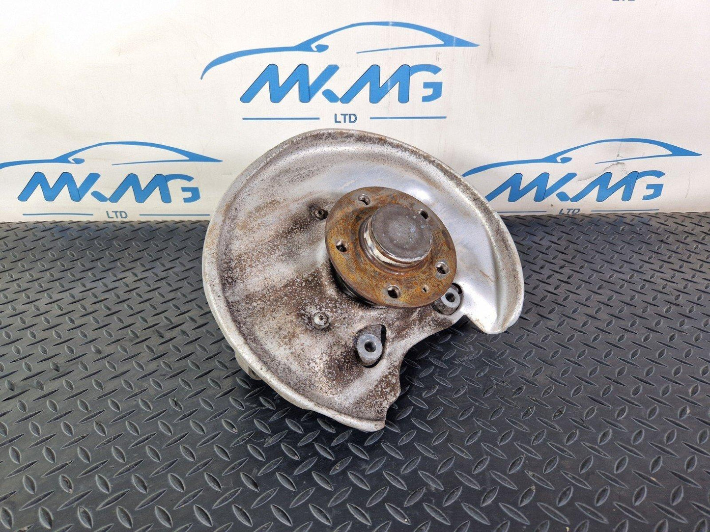 16-19 AUDI A4 B9 S-LIN  REAR RIGHT WHEEL HUB & BEARING 8W0505436T 8W0505432P