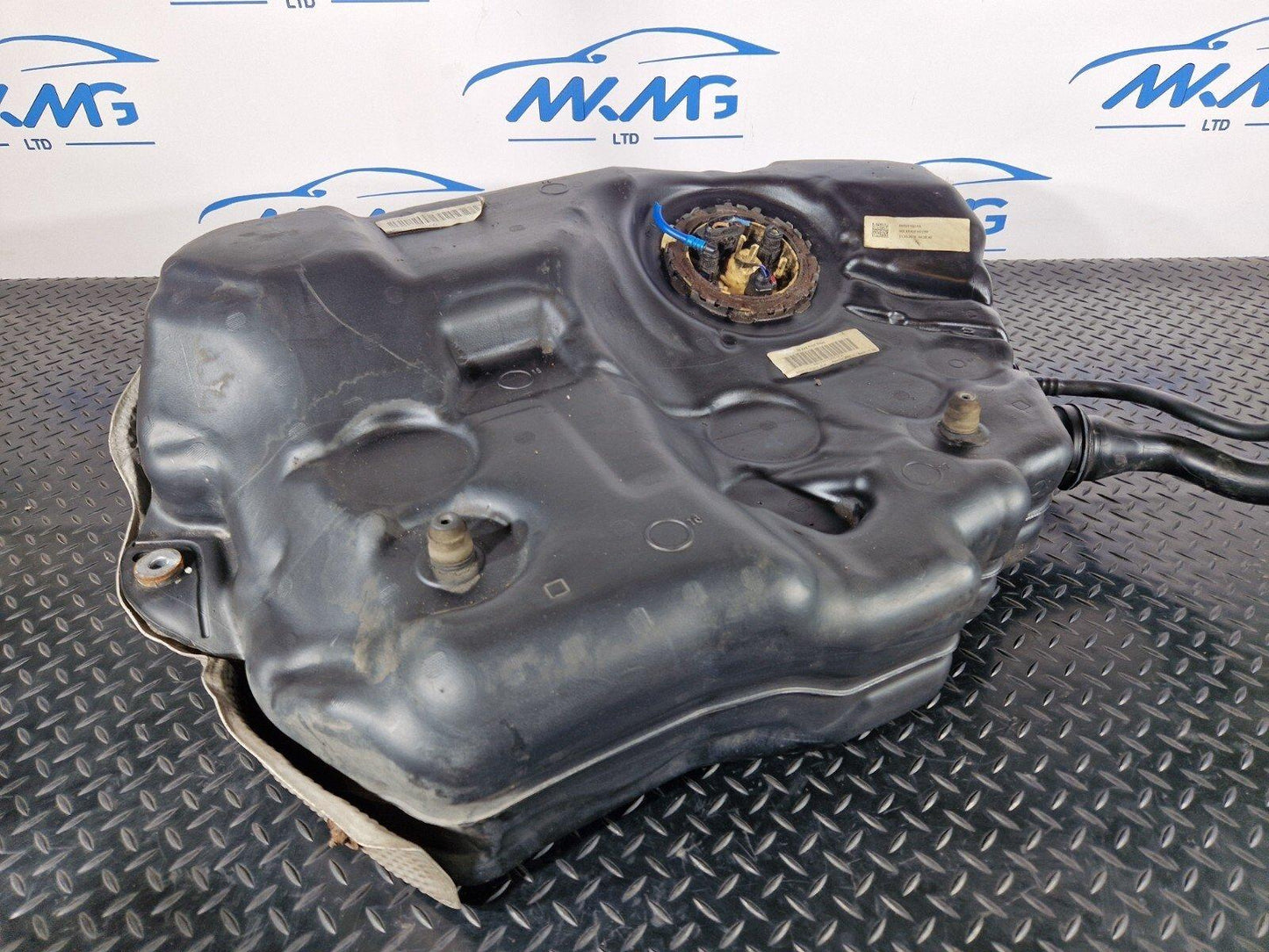 16-19 AUDI A4 B9 AVAN 2.0TDI DIESEL FUEL TANK WITH PUMP 8W0201021CG 8W02012WD