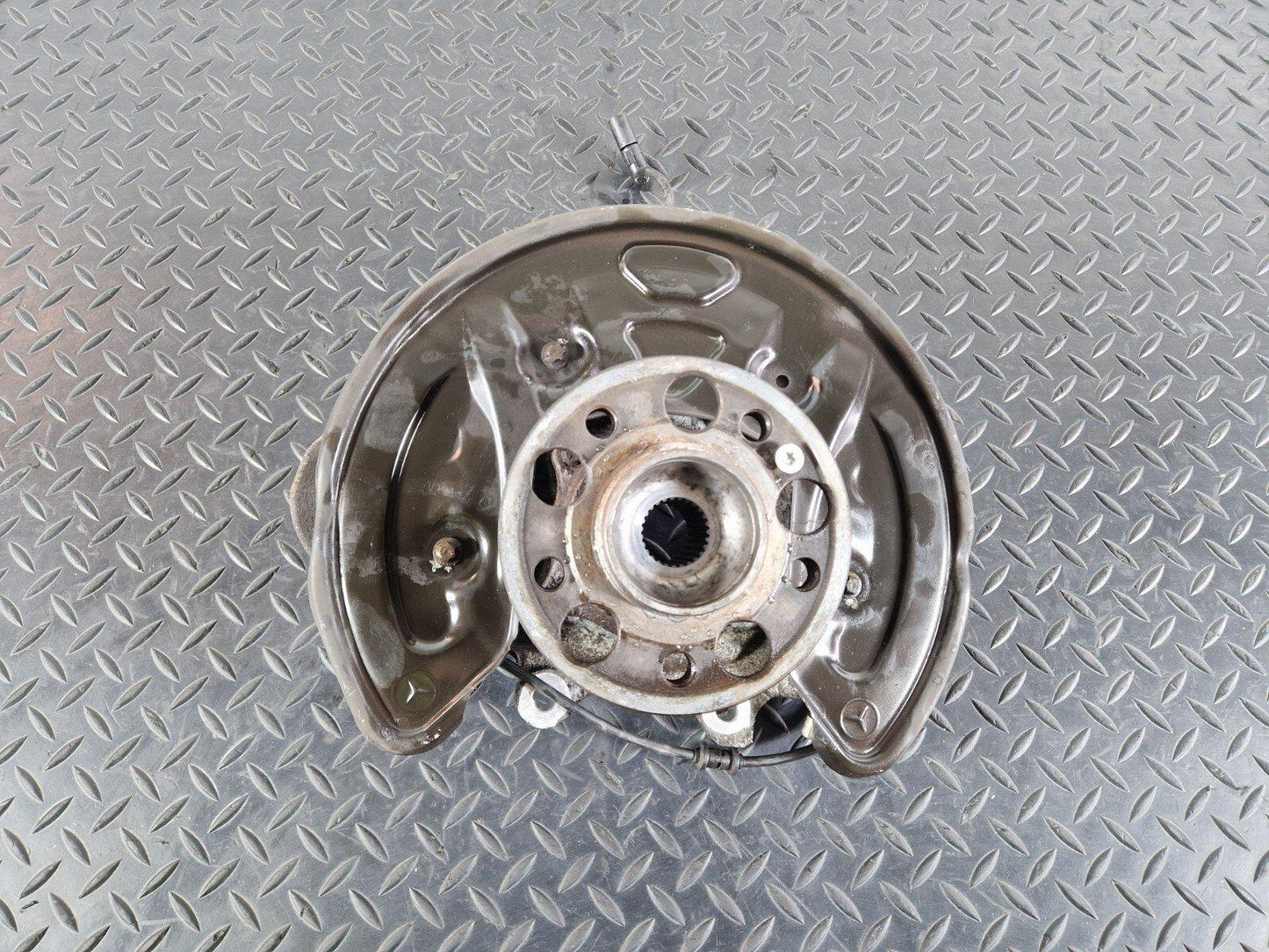 14-21 MERCEDES BENZ C300h W205 N/S PASSENGER SIDE REAR WHEEL HUB A2055467380
