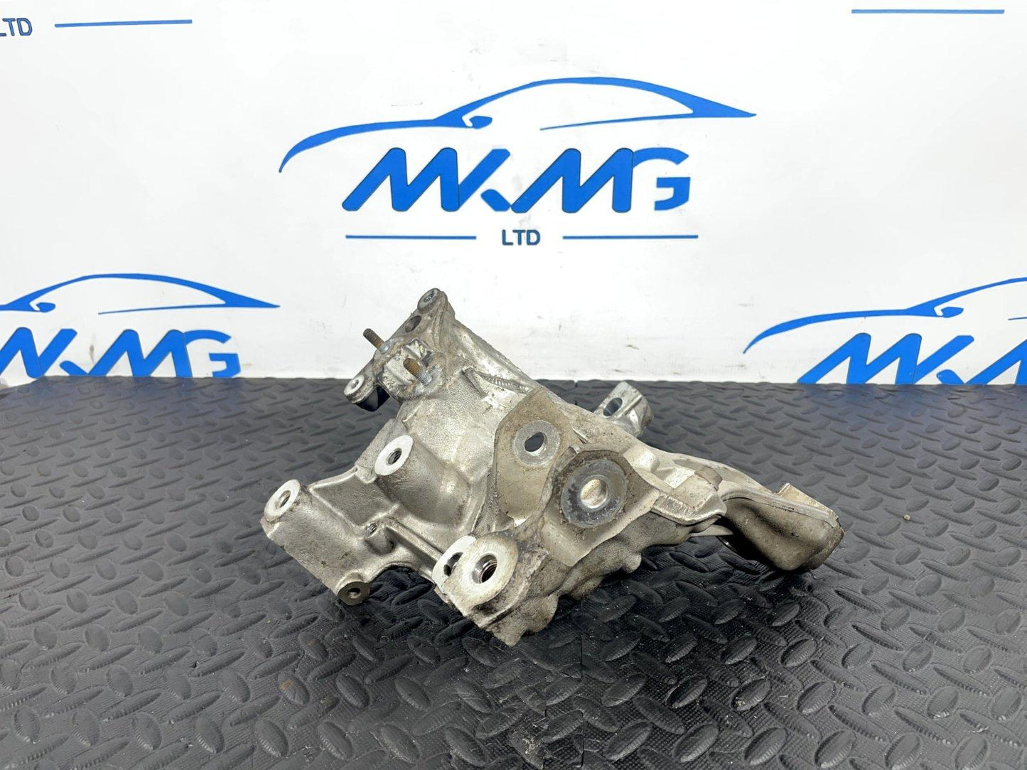16-19 AUDI A4 B9 AVANT GENUINE FRONT LEFT SIDE SUBFRAME BRACKET 8W0399295