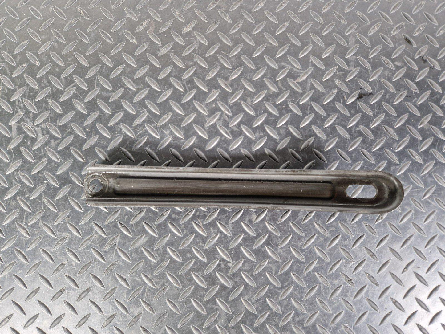 14-21 MERCEDES BENZ C300h W205 FRONT AXLE CARRIER BRACING BRACKET A2056282000