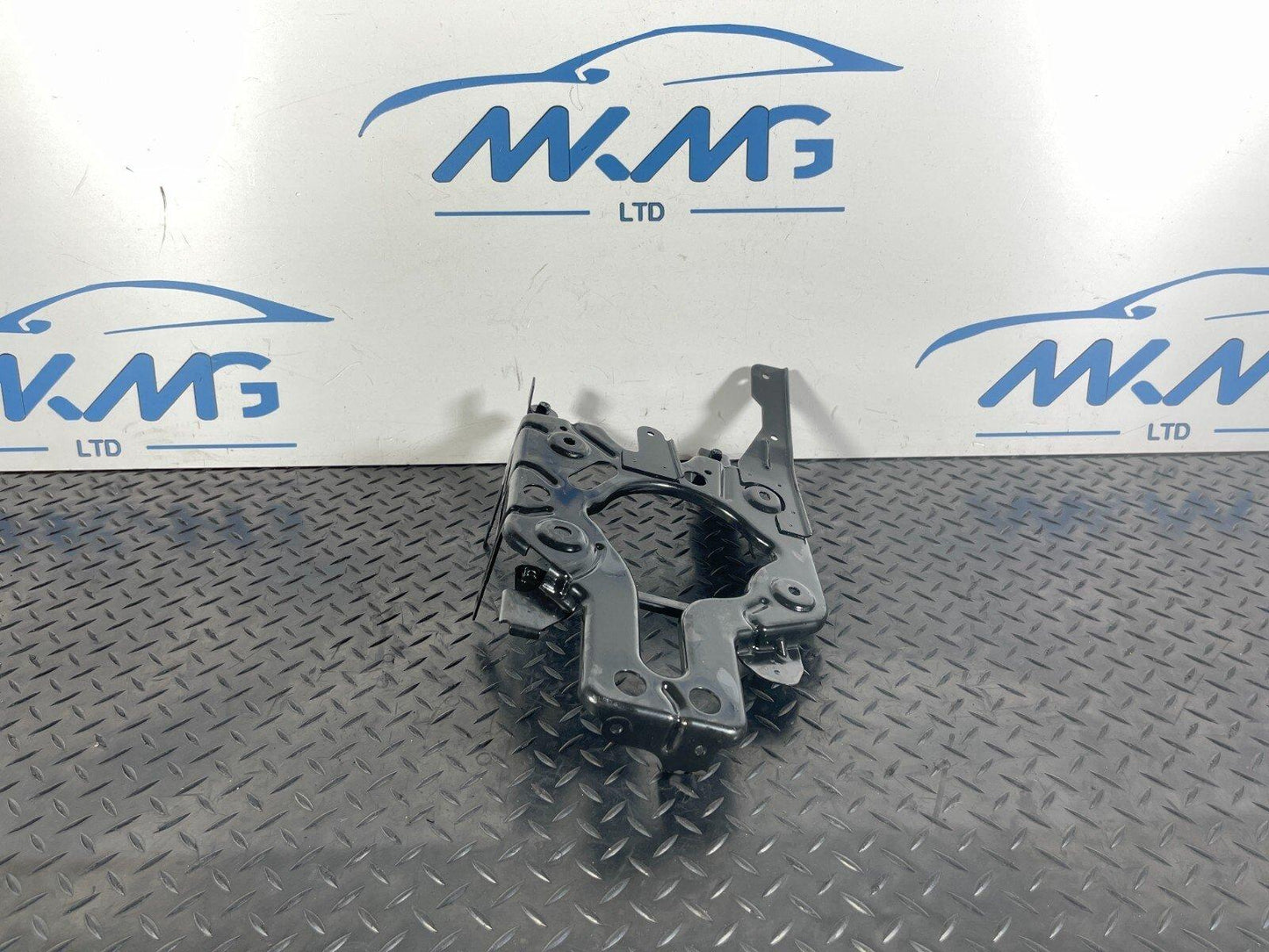 17-20 VW GOLF MK7.5 BATTERY CHARGER INVERTER HOLDER BRACKET 5GE906131A