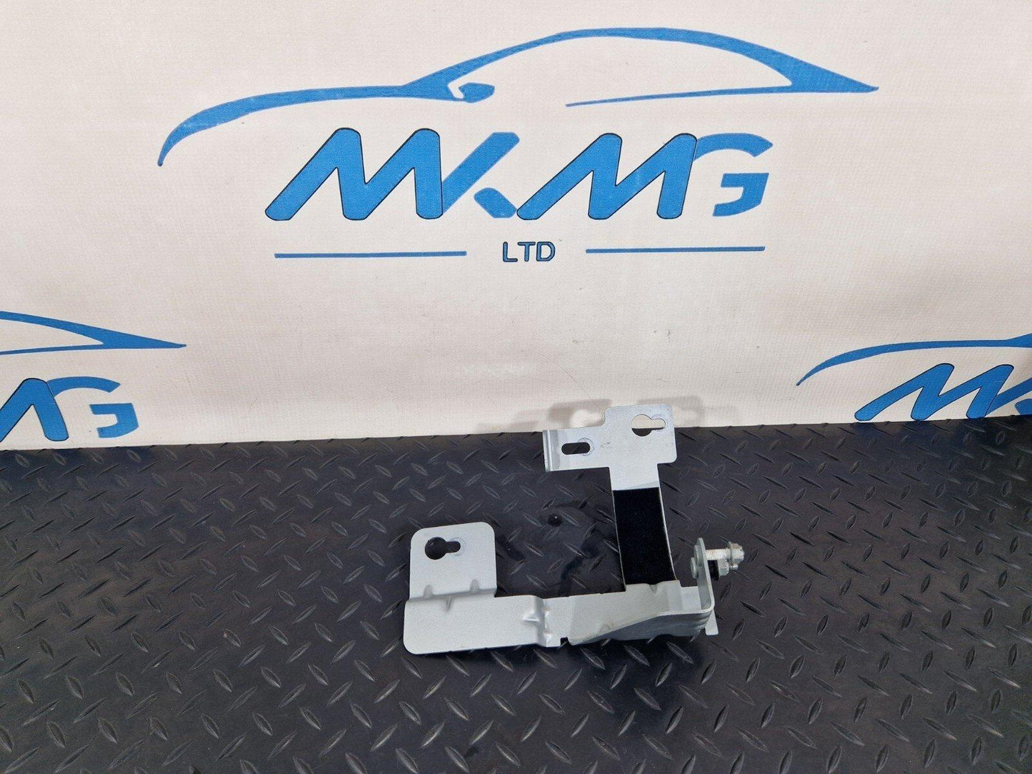 19-ON MERCEDES BENZ CLA C118 WATER COOLER VALVE BRACKET A1775043700