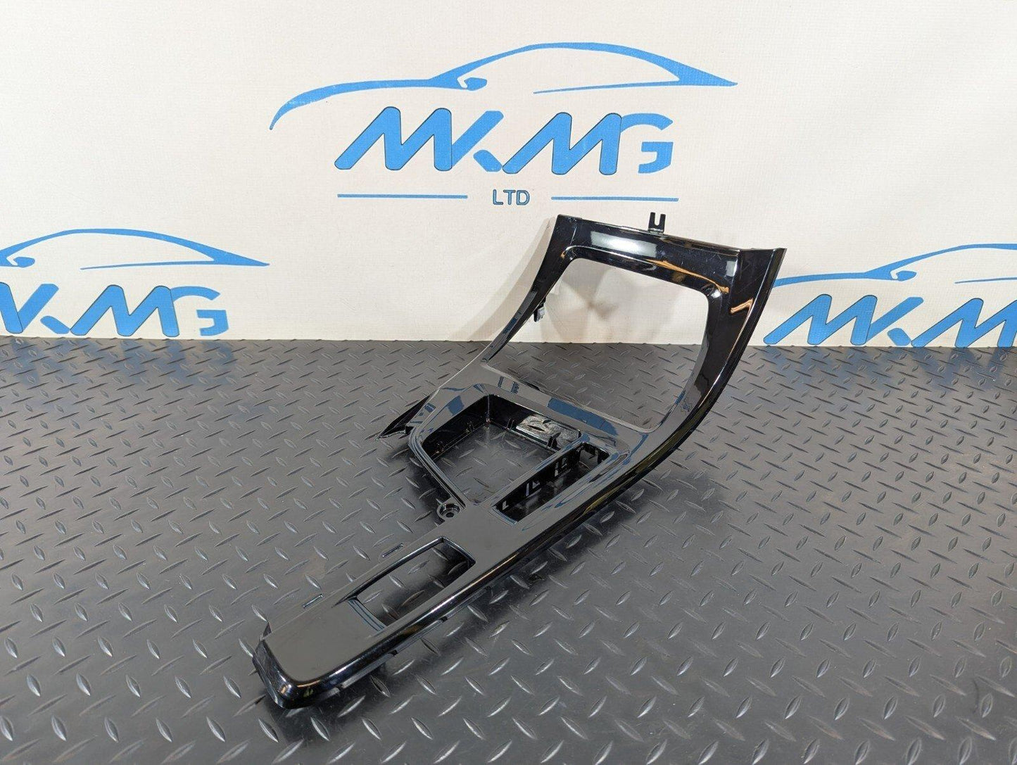 16-22 BMW X1 F48 GENUINE OEM FRONT CENTRE SONSOLE SURROUND TRIM PANEL 9292548