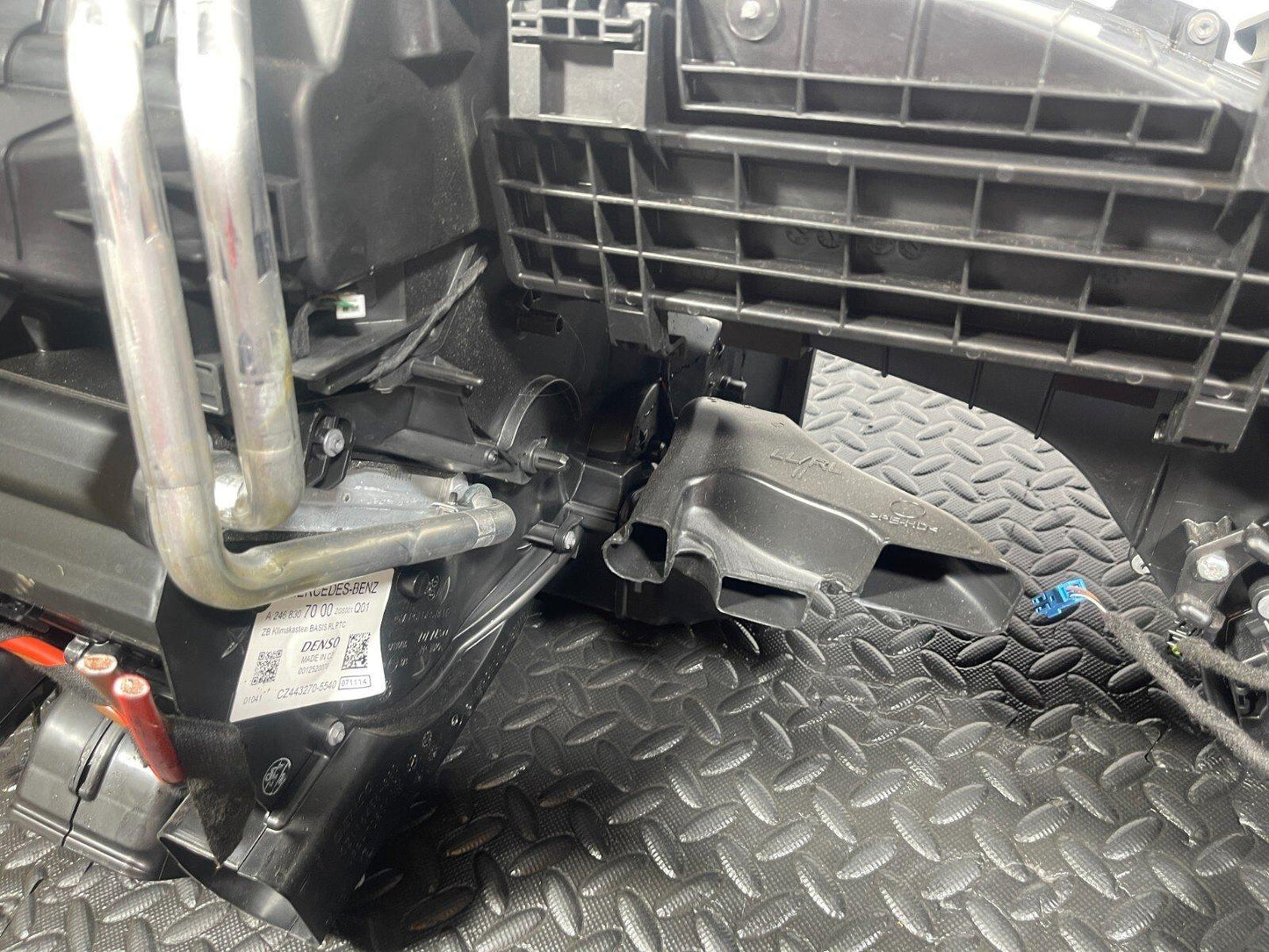 12-18 MERCEDES BENZ A CLASS W176 GENUINE HEATER MATRIX BOX A2468307000