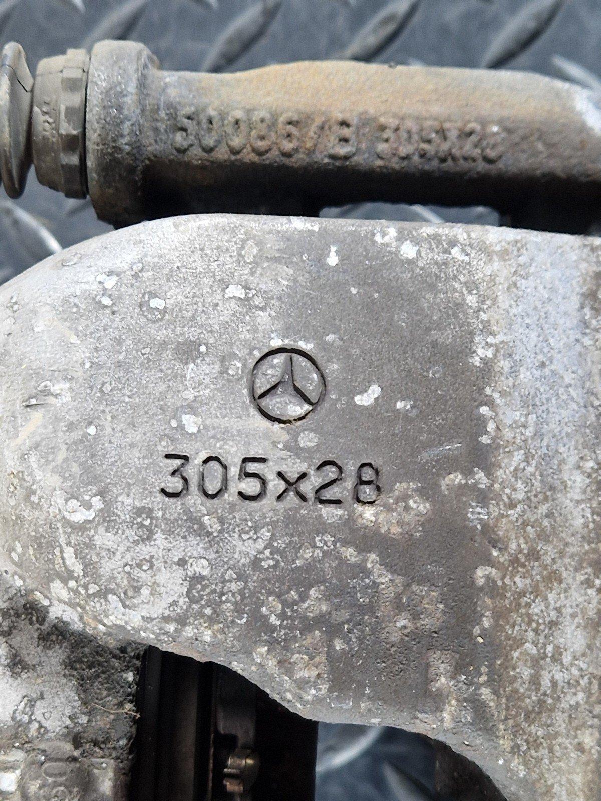 14-21 MERCEDES BENZ C200 W205 2.0 PETROL FRONT RIGHT O/S BRAKE CALIPER A20504