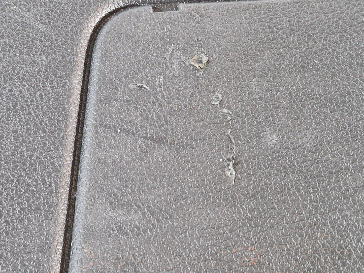 10-15 AUDI Q7 4L DAMAGED REAR BOOT LID TAILGATE INNER COVER TRIM 4L0867973D