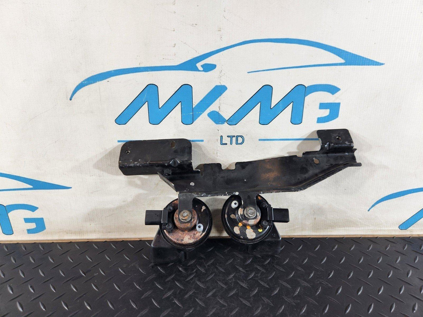 10-15 AUDI Q7 4L GENUINE PAIR OF TWO LOW TONE HORN SIREN SIGNAL 4L0951221A